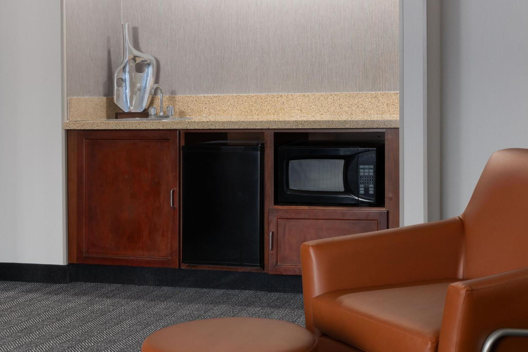 Courtyard By Marriott Ontario Rancho Cucamonga Hotel Екстериор снимка