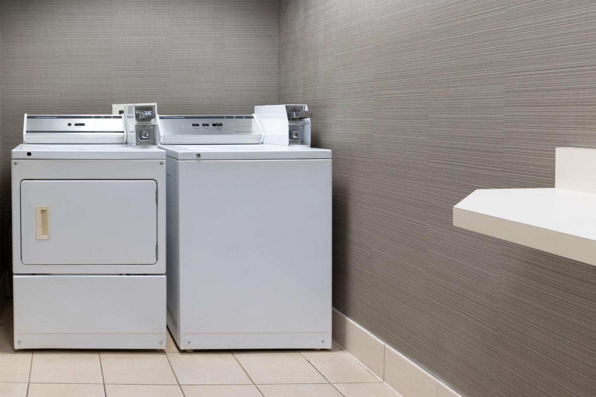 Courtyard By Marriott Ontario Rancho Cucamonga Hotel Екстериор снимка