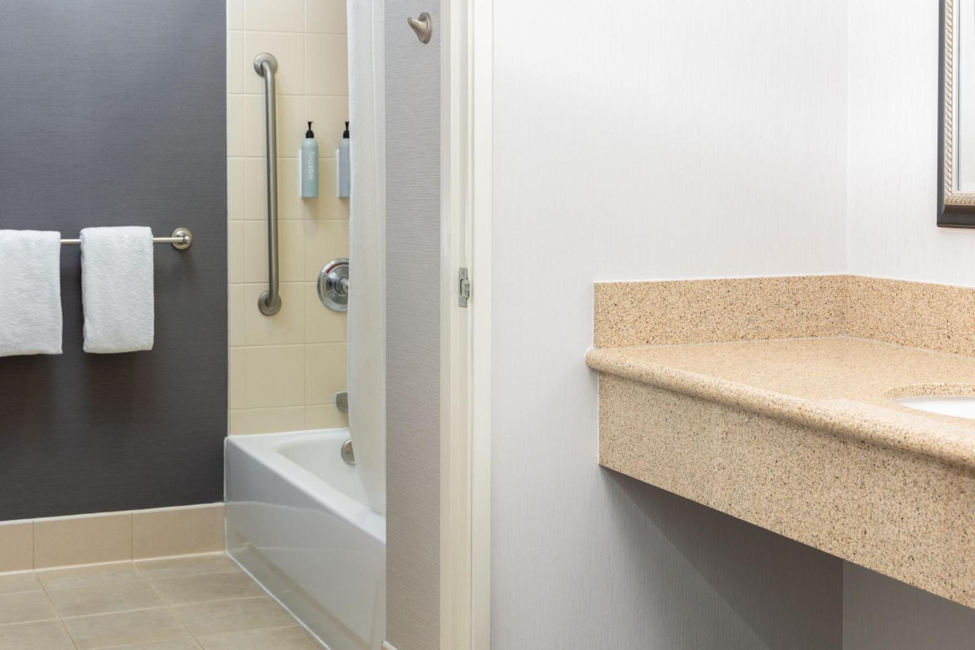 Courtyard By Marriott Ontario Rancho Cucamonga Hotel Екстериор снимка
