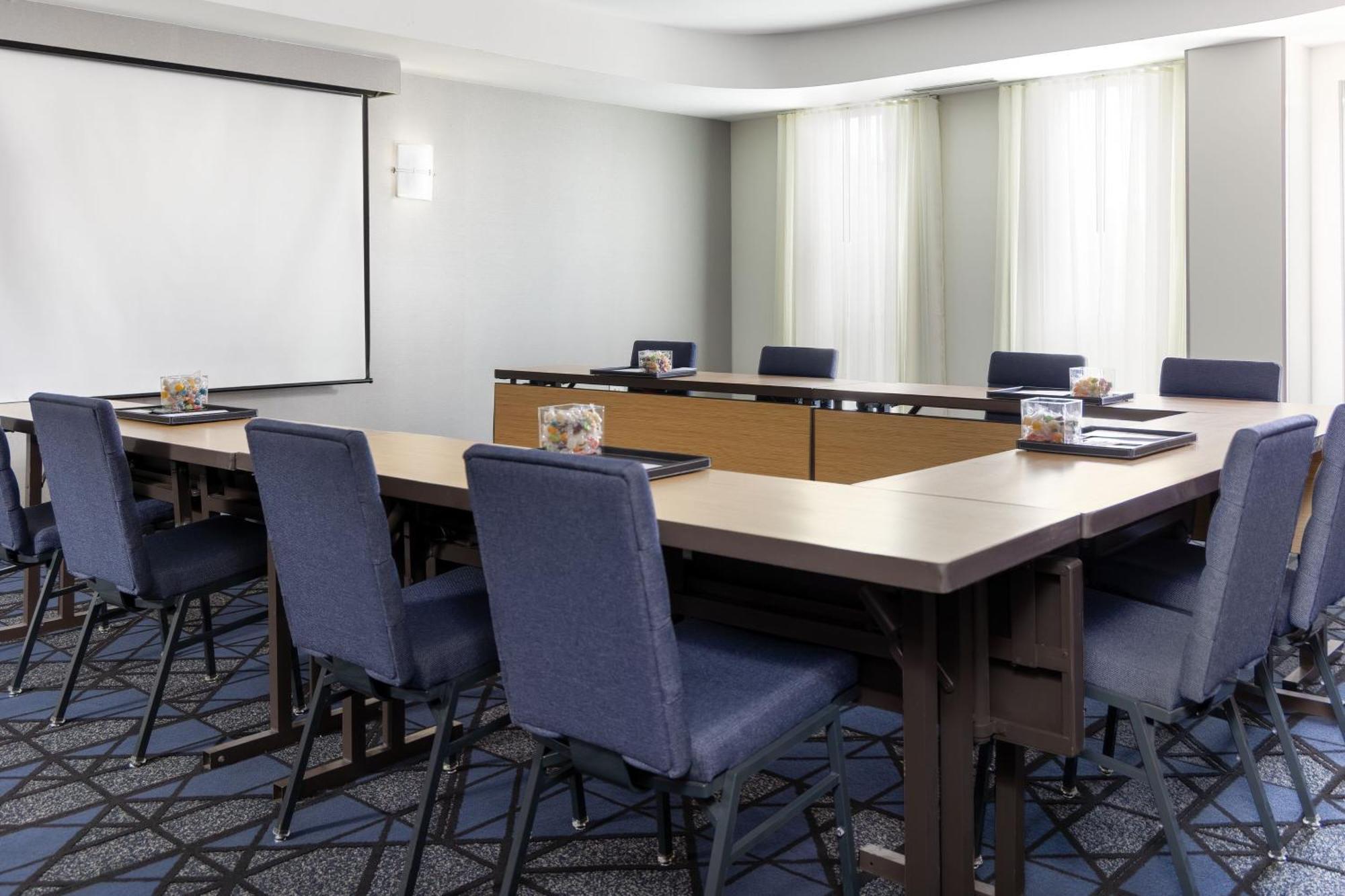 Courtyard By Marriott Ontario Rancho Cucamonga Hotel Екстериор снимка