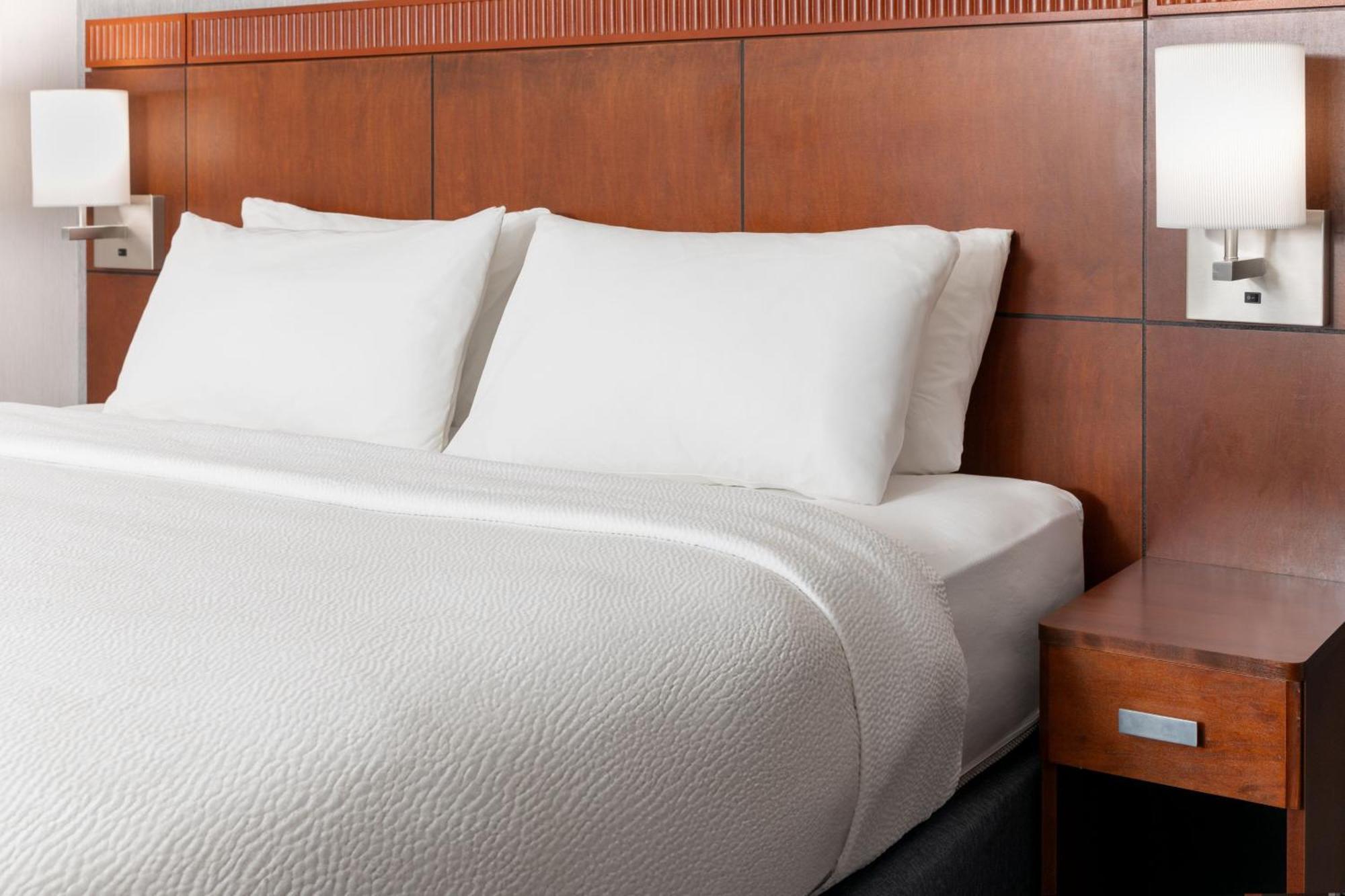 Courtyard By Marriott Ontario Rancho Cucamonga Hotel Екстериор снимка