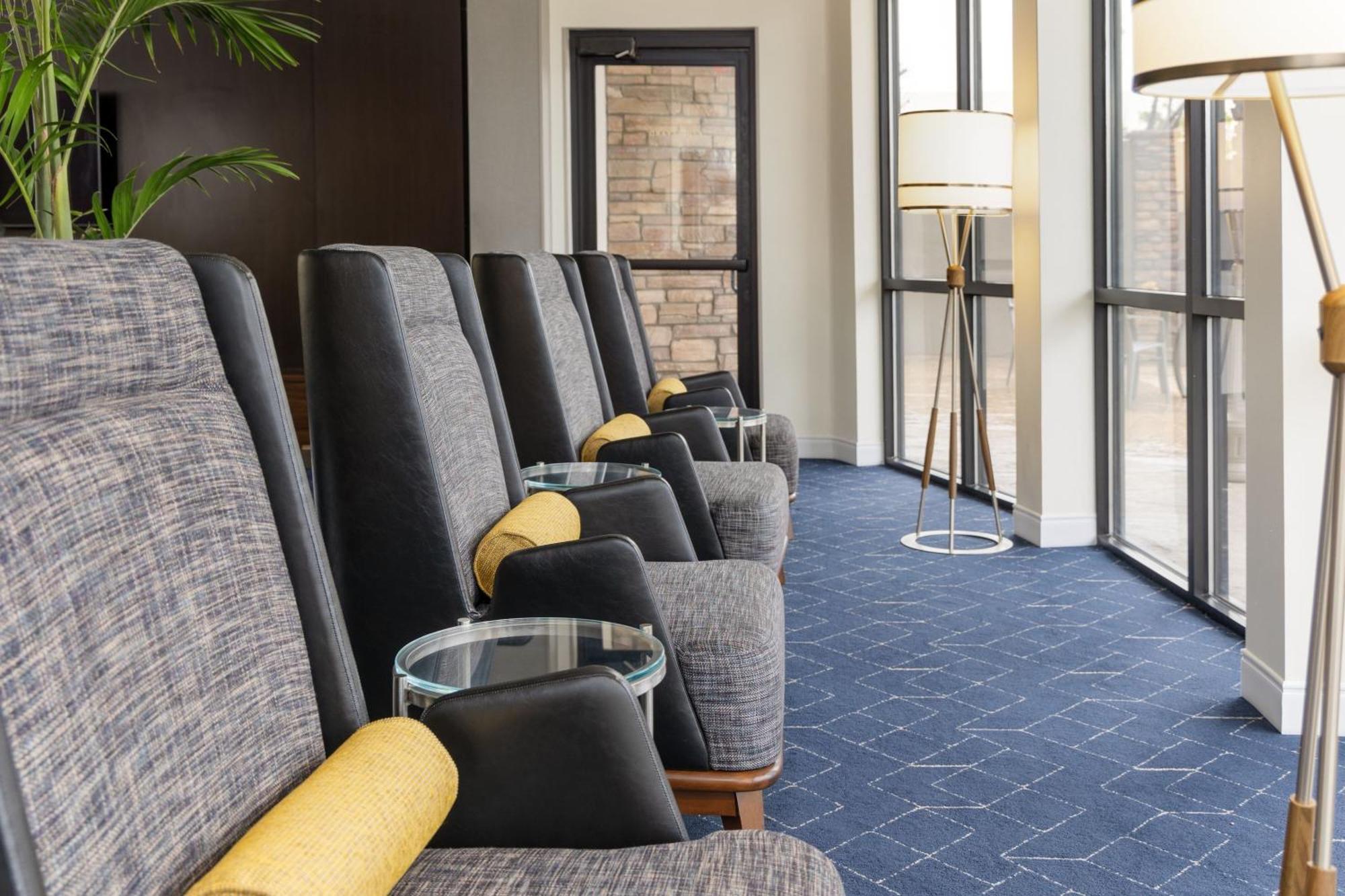 Courtyard By Marriott Ontario Rancho Cucamonga Hotel Екстериор снимка