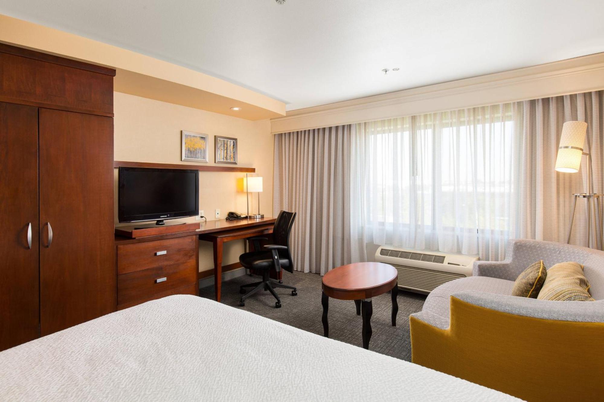 Courtyard By Marriott Ontario Rancho Cucamonga Hotel Екстериор снимка