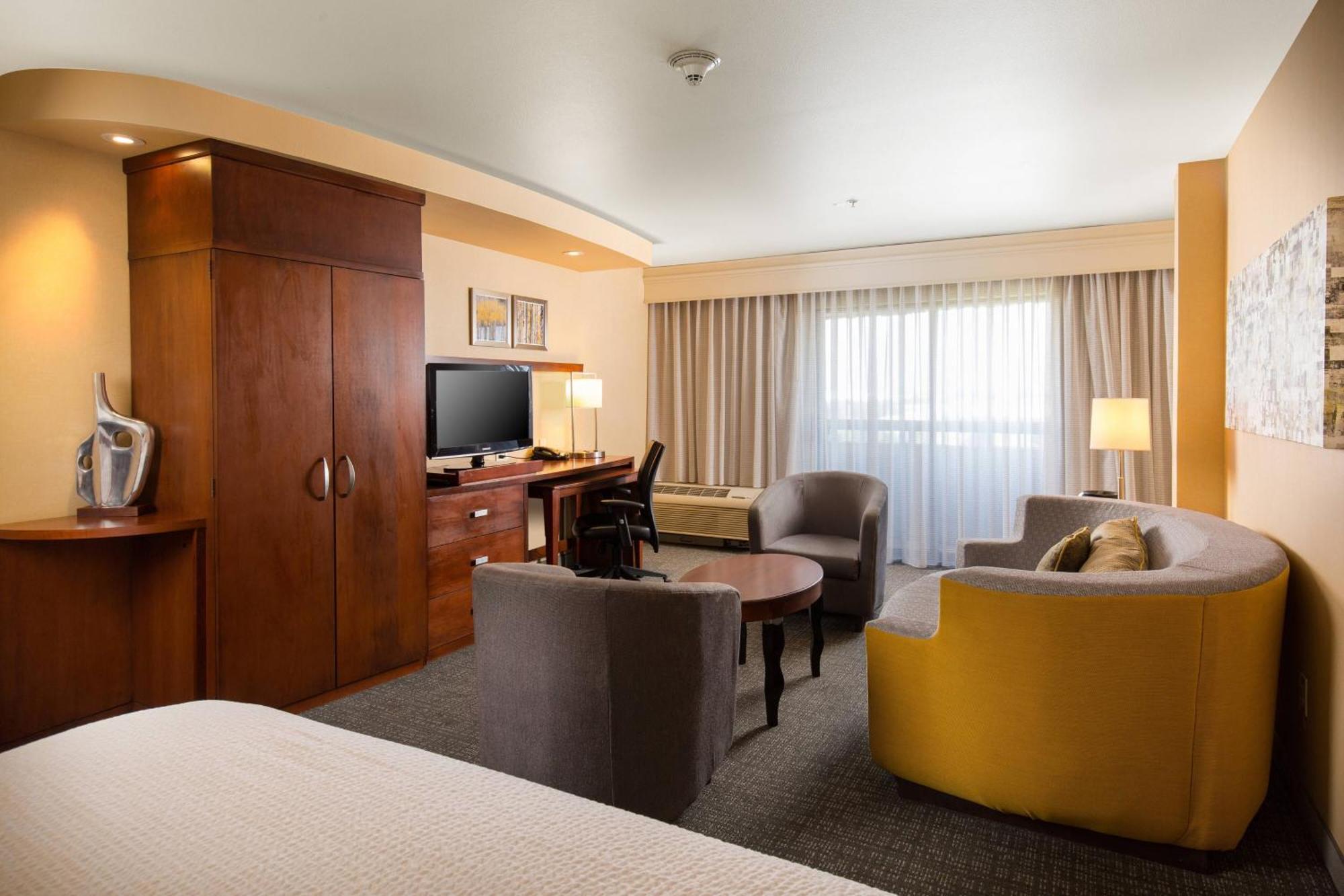 Courtyard By Marriott Ontario Rancho Cucamonga Hotel Екстериор снимка