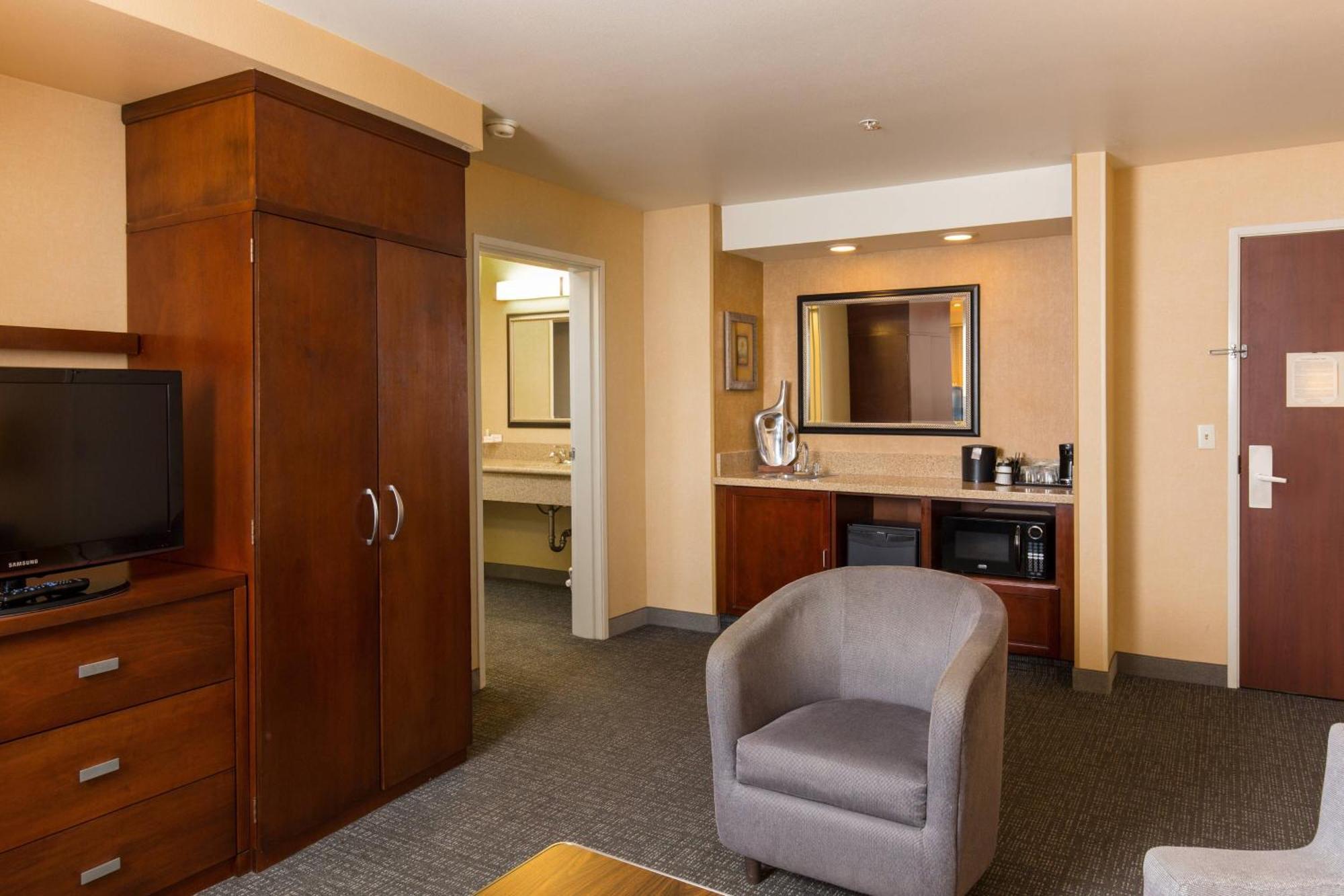 Courtyard By Marriott Ontario Rancho Cucamonga Hotel Екстериор снимка