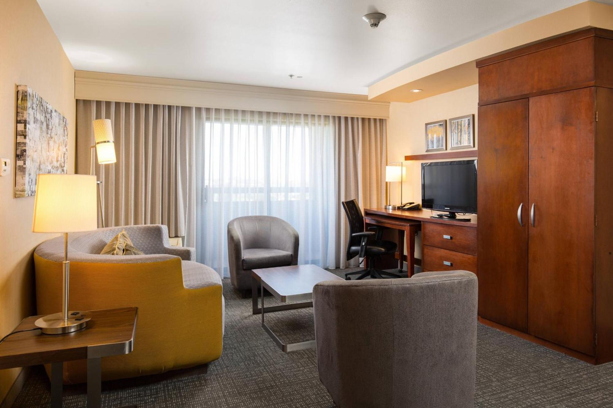 Courtyard By Marriott Ontario Rancho Cucamonga Hotel Екстериор снимка