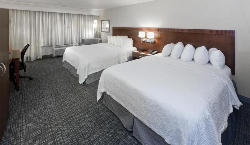 Courtyard By Marriott Ontario Rancho Cucamonga Hotel Екстериор снимка